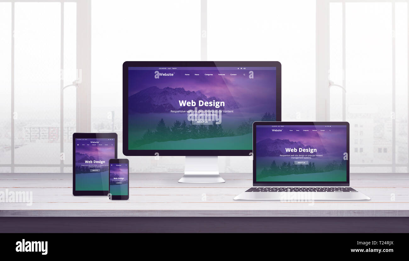 Reaktionsschnelle Website Konzept auf mehreren Geräten. Schreibtisch mit Fenster im Hintergrund. Moderne Wohnung web design mit lila grün Seite Konzept. Stockfoto