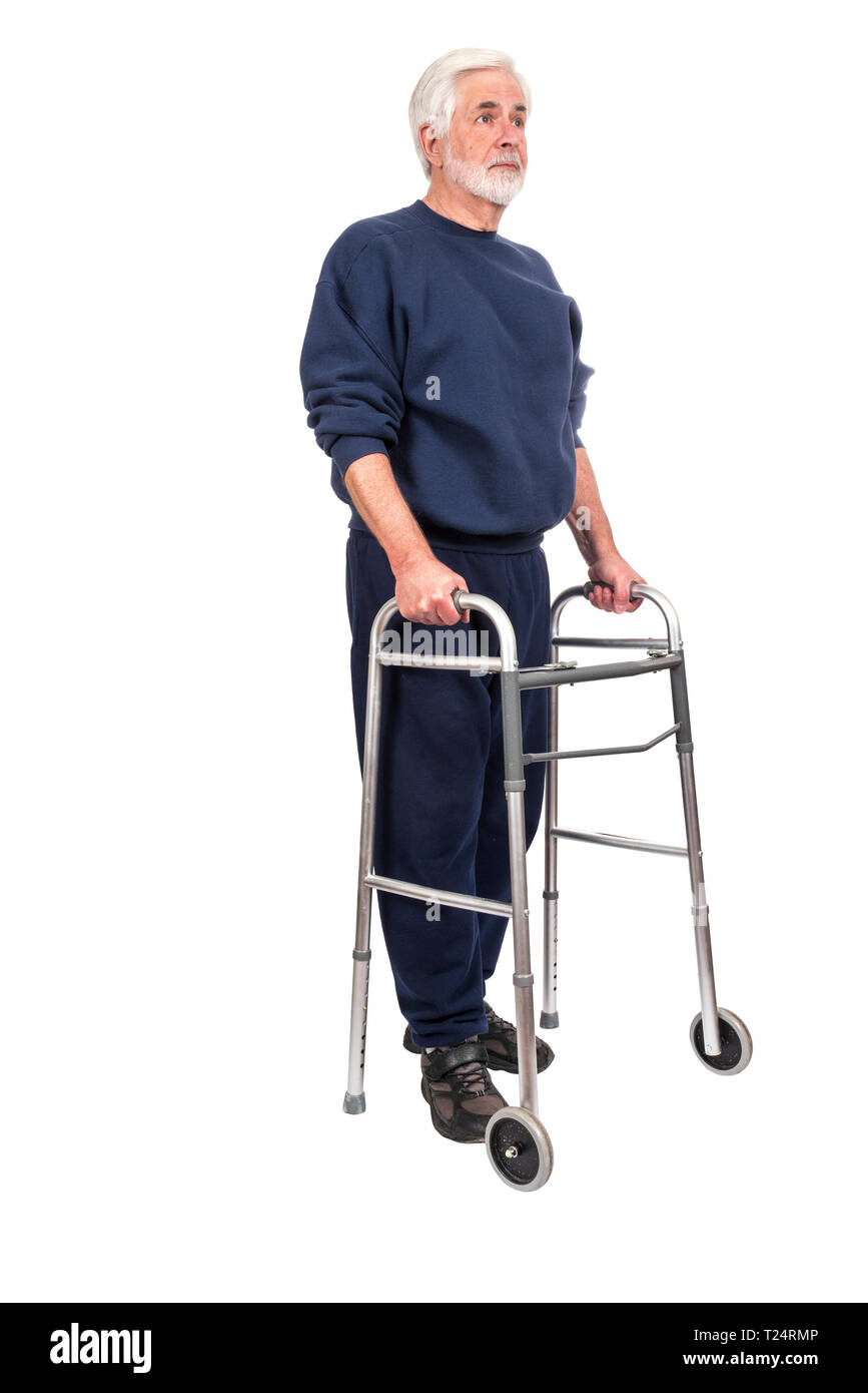 Vertikaler eines alten Mannes mit Walker Kamera direkt auf Weiß mit Kopie Raum isoliert. Stockfoto