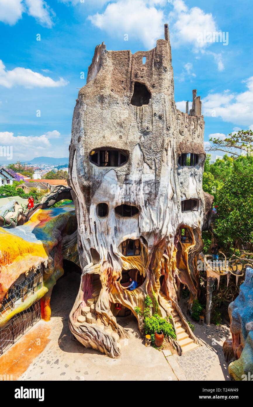 DALAT, VIETNAM - 13. MÄRZ 2018: Hang Nga Guesthouse oder Crazy House ist ein unkonventioneller Märchen Gebäude in Dalat in Vietnam. Stockfoto