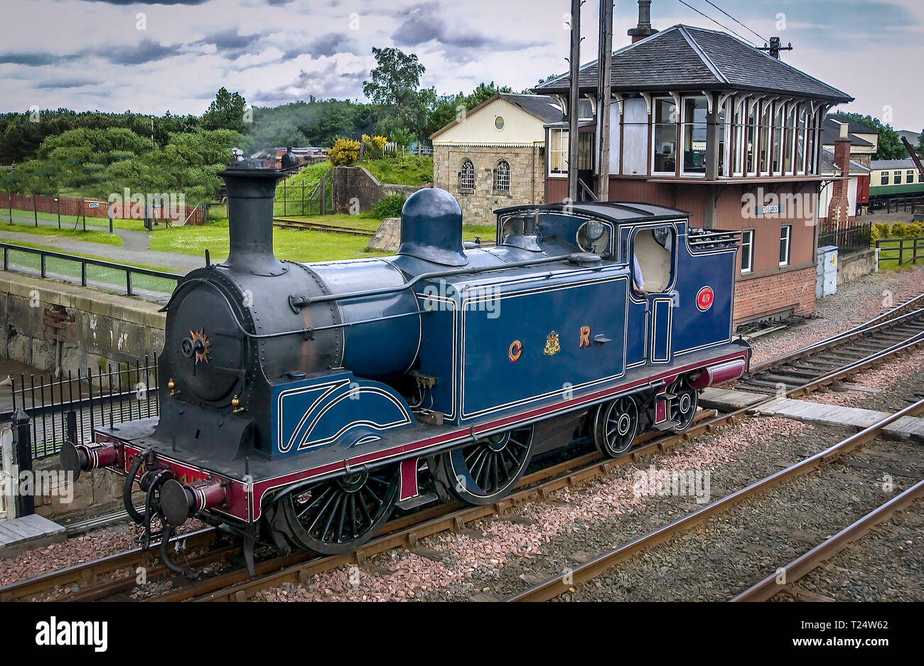 Caledonian Railway 0-4-4T Nr. 419 verläuft entlang Bo'ness Vorland. Die S.R.P.S. Linie an Bo'ness Kinneil auf dem Firth-of-Forth in Schottland. Stockfoto