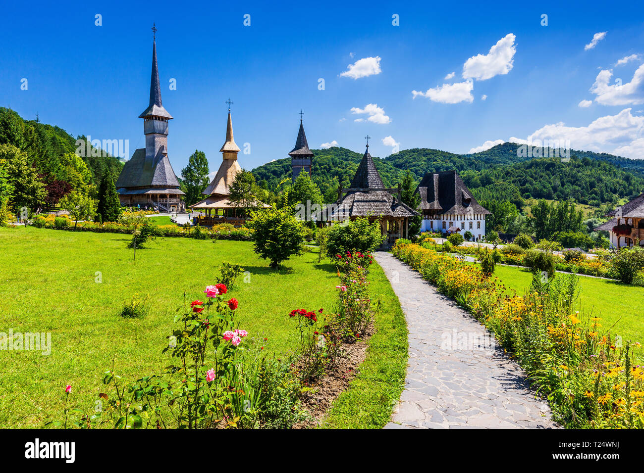 Barsana, Rumänien. Holzkirchen in Barsana Kloster. Der maramures Region. Stockfoto