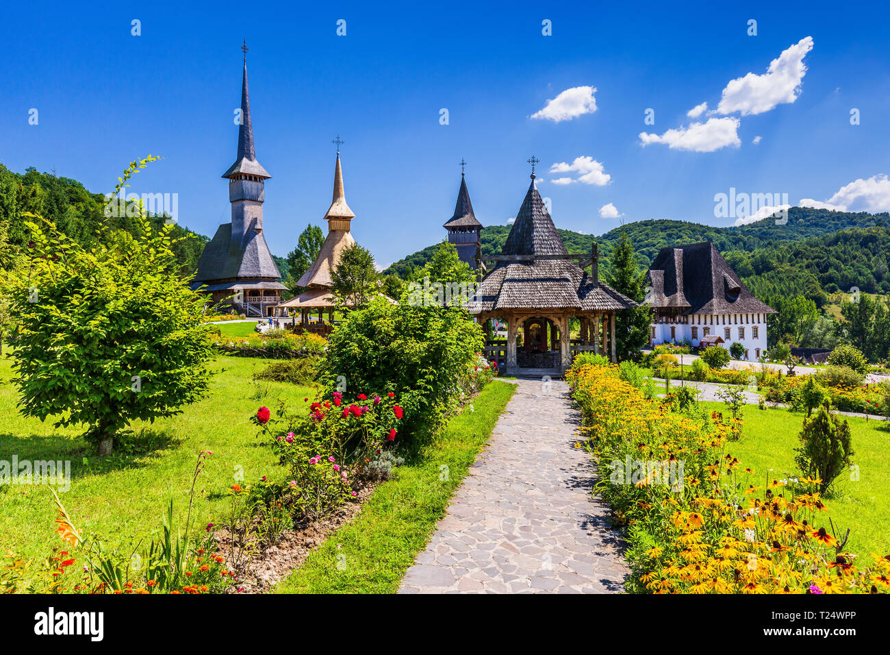 Barsana, Rumänien. Holzkirchen in Barsana Kloster. Der maramures Region. Stockfoto