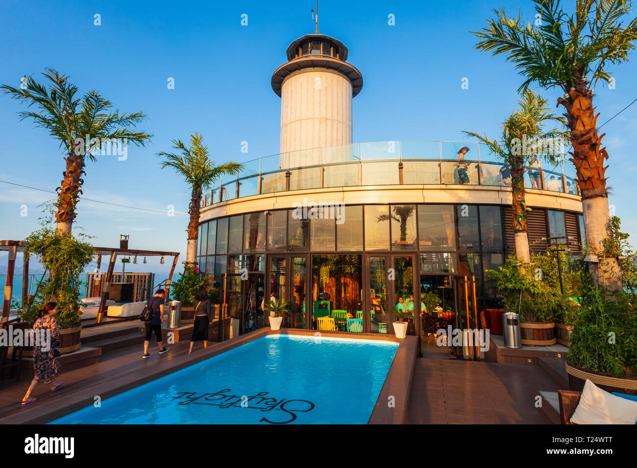 NHA TRANG, VIETNAM - AM 14. MÄRZ 2018: Skylight Nha Trang Observation Deck in der Premier Havana Hotel in Nha Trang City, South Vietnam Stockfoto