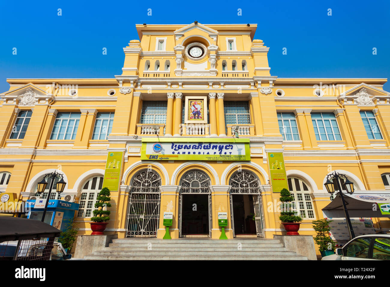 PHNOM PENH, Kambodscha - MÄRZ 24, 2018: Kambodscha Post Hauptgebäude in Phnom Penh in Kambodscha Stockfoto