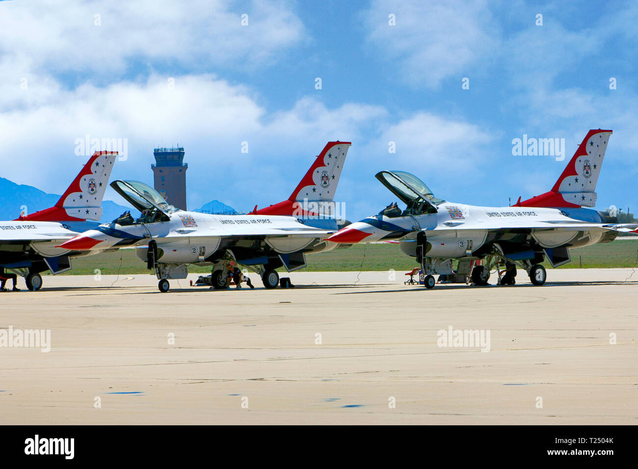 F-16 Kampfflugzeuge der USAF Thunderbird display Team in Davis-Monthan AFB Airshow in Tucson AZ Stockfoto