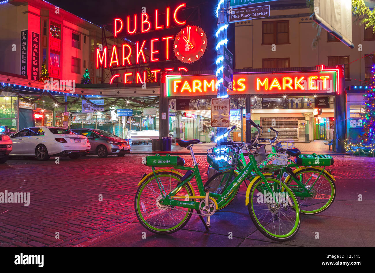 Leihfahrräder Park in Seattle Pike Market nachts während der Saison Urlaub, Washington, United States. Stockfoto