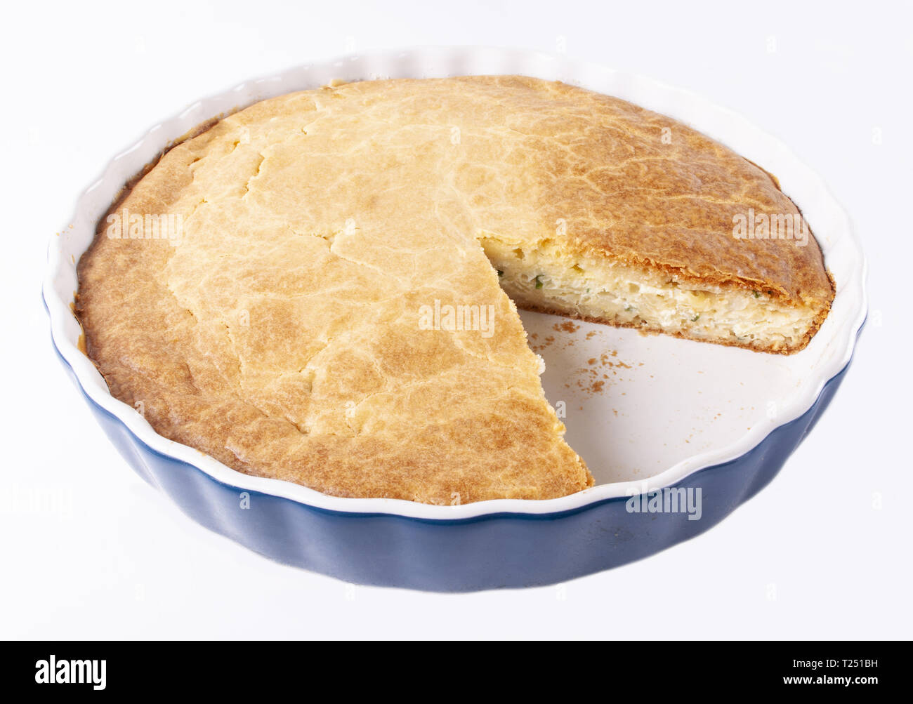 Leckere hausgemachte Kuchen auf weißem Hintergrund Stockfoto