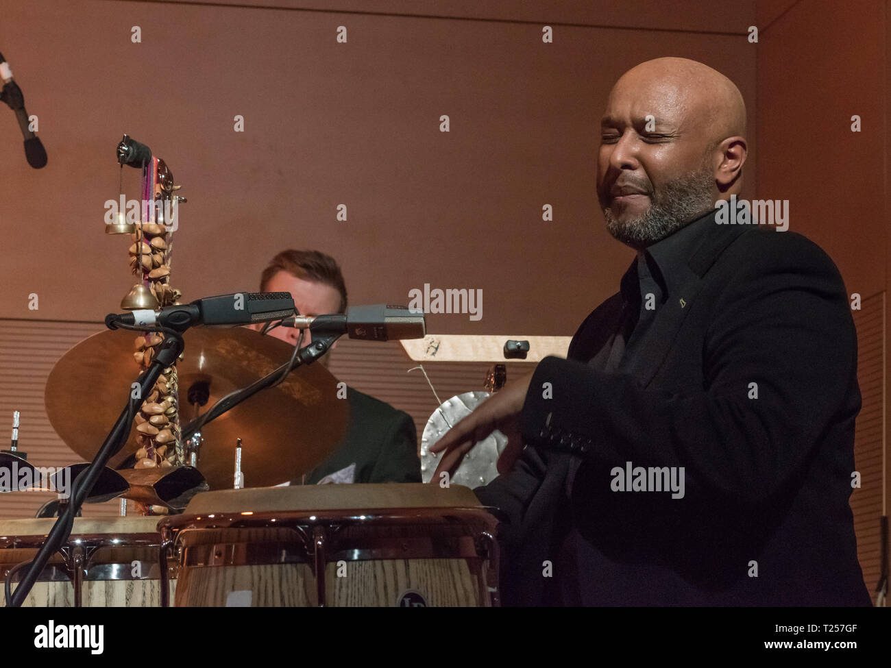 Roma, Italien. 28. März, 2019. Timo Lassy ist einer der bedeutendsten Künstler der Finnischen Jazz Szene. Der Komponist und Saxophonist wurde vor kurzem in der 'Rising Star' Kategorie von der renommierten amerikanischen Zeitschrift "ownbea" enthalten. Auf 28/3/2019 führte er in der Casa del Jazz in Rom mit Georgios Kontrafouris am Piano, Ville Herrala am Bass, Jaska Lukkarinen am Schlagzeug, Abdissa Assefa auf percussioni. Abdissa Assefa Credit: Leo Claudio De Petris/Pacific Press/Alamy leben Nachrichten Stockfoto