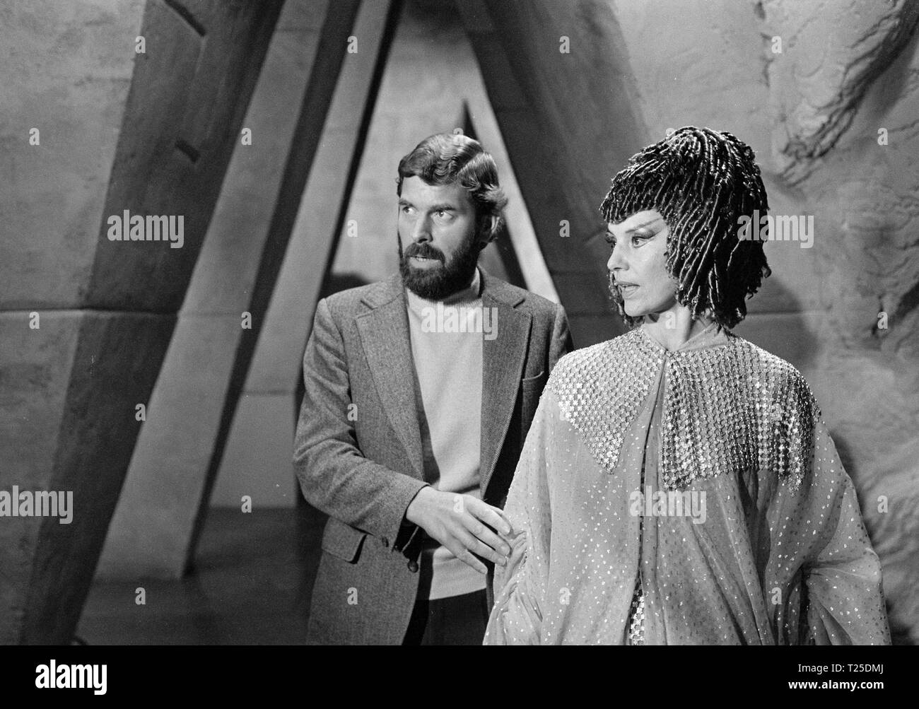 Warlords of Atlantis (1978) Cyd Charisse, Datum: 1978 Stockfoto