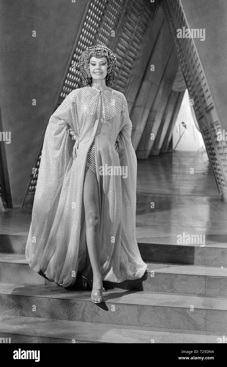 Warlords of Atlantis (1978) Cyd Charisse, Datum: 1978 Stockfoto