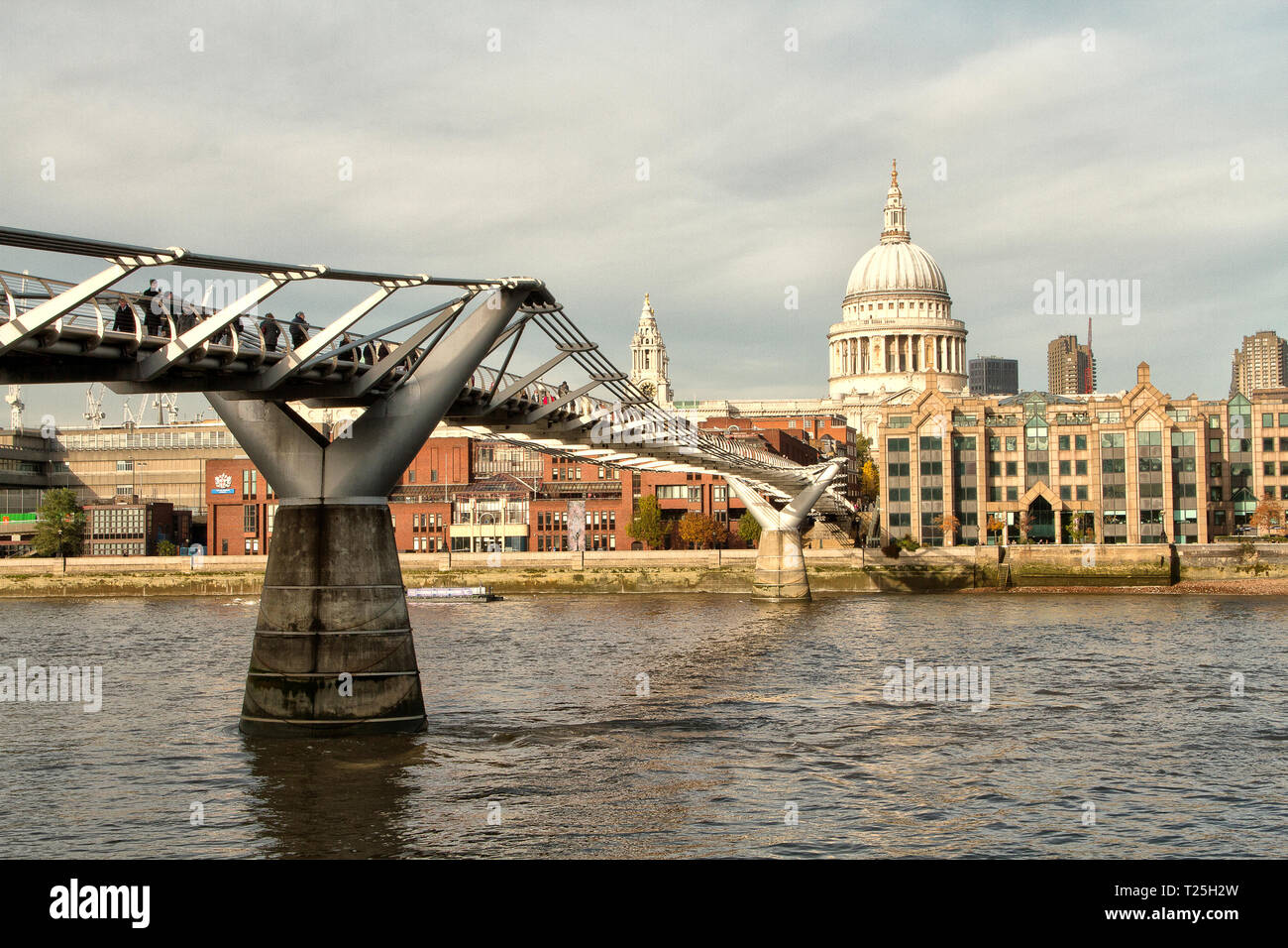 Millennium Bridge, London, Großbritannien Stockfoto