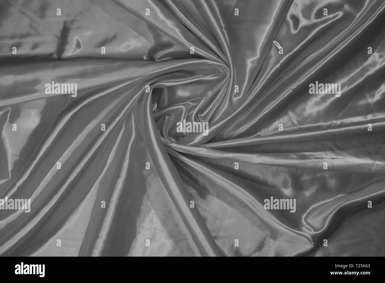 Seide gefaltet und zerknüllt auf einer flachen Oberfläche Stockfoto