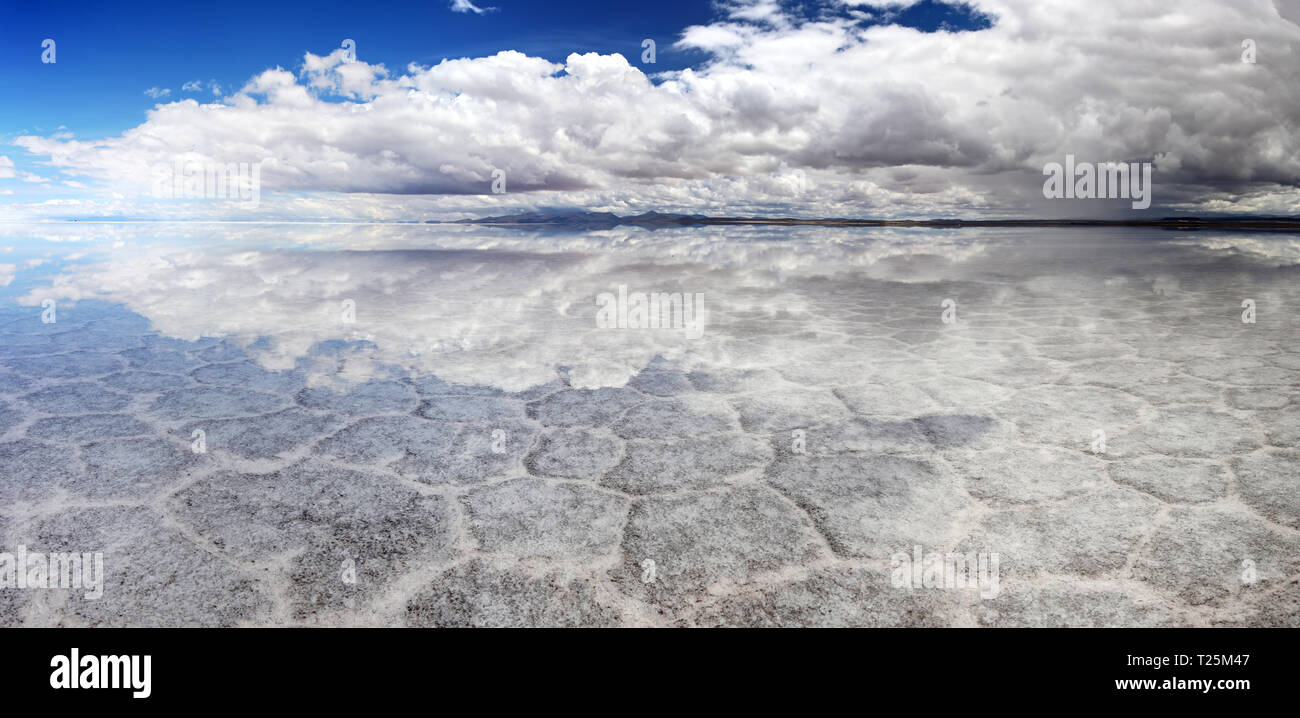 Salzsee Uyuni (Bolivien) - Panorama 01. Stockfoto