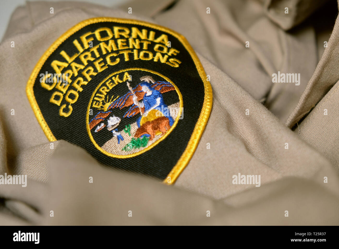 Kalifornien Abteilung Von Korrekturen Uniform Patch Logo Auf Korrekturoffizier Uniform Korrekturoffiziere Stockfotografie Alamy
