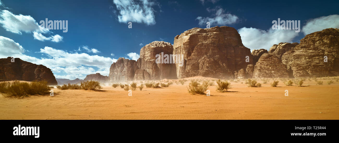 Natur und Felsen des Wadi Rum oder das Tal des Mondes, Jordanien. Stockfoto