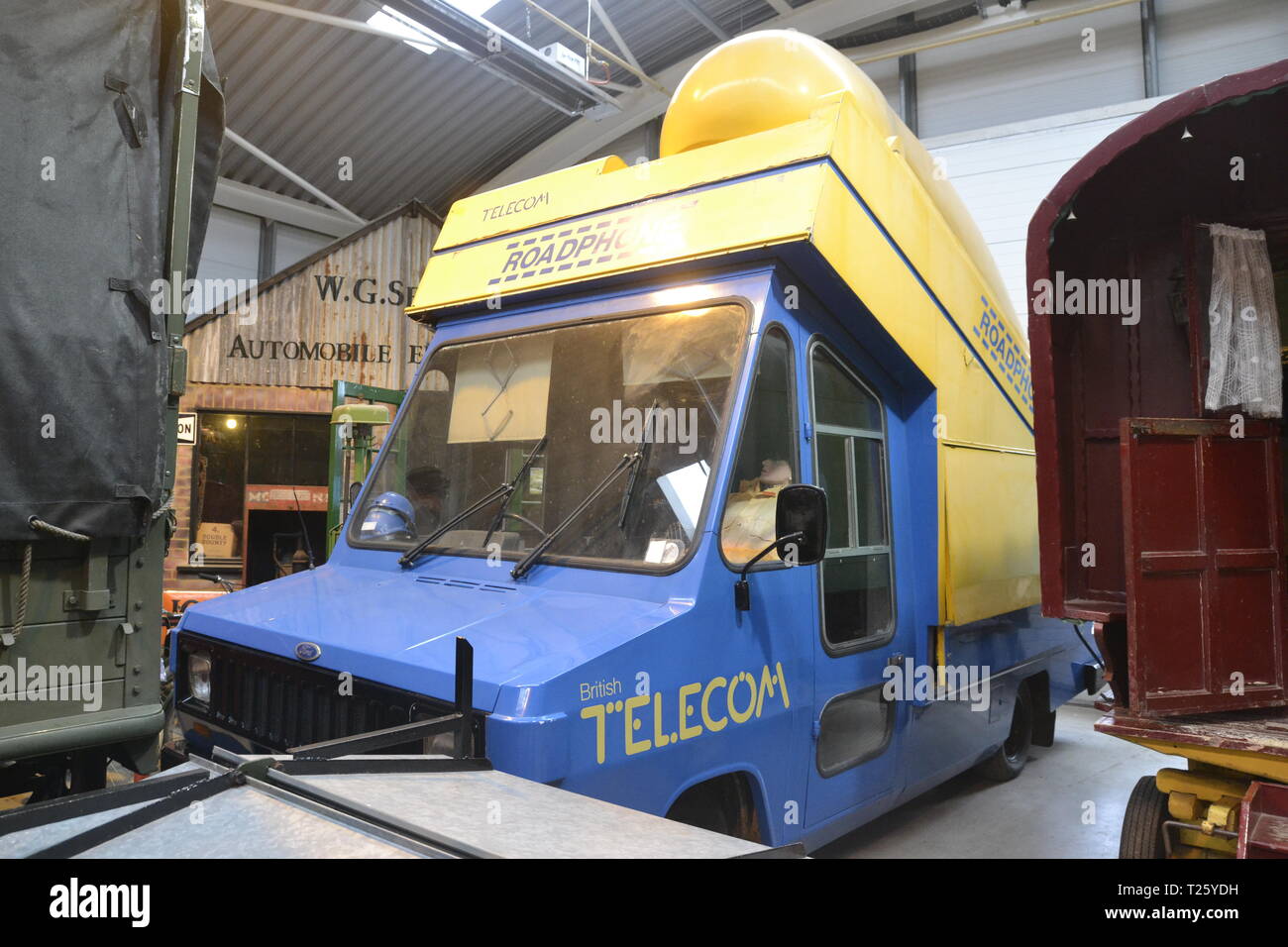 British Telecom fördernde Van in der Halle des Verkehrs an der Milton Keynes Museum, Wolverton und Greenleys, Milton Keynes, Buckinghamshire, Großbritannien Stockfoto