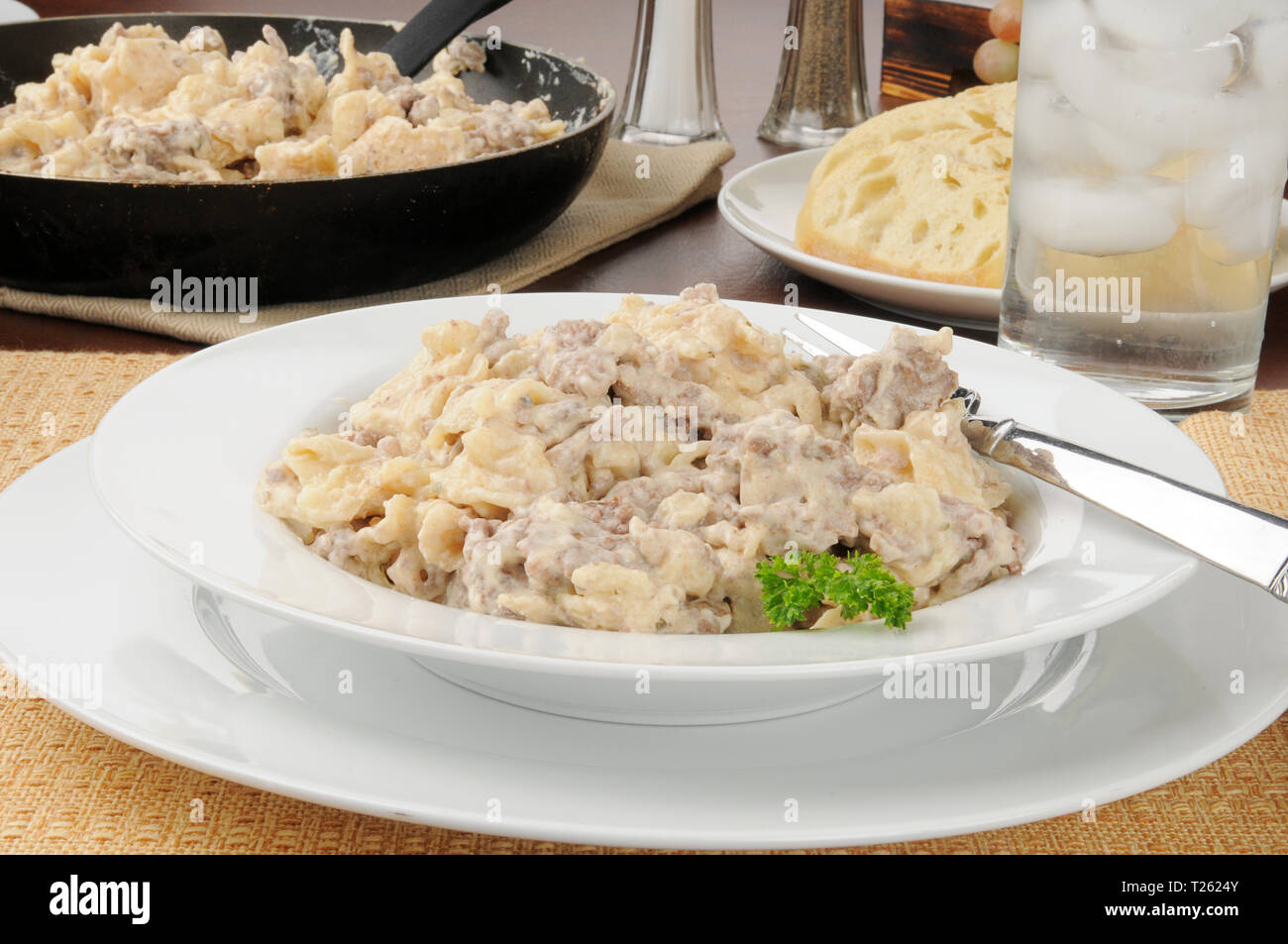 Eine Schüssel mit Hamburger stroganoff Stockfoto