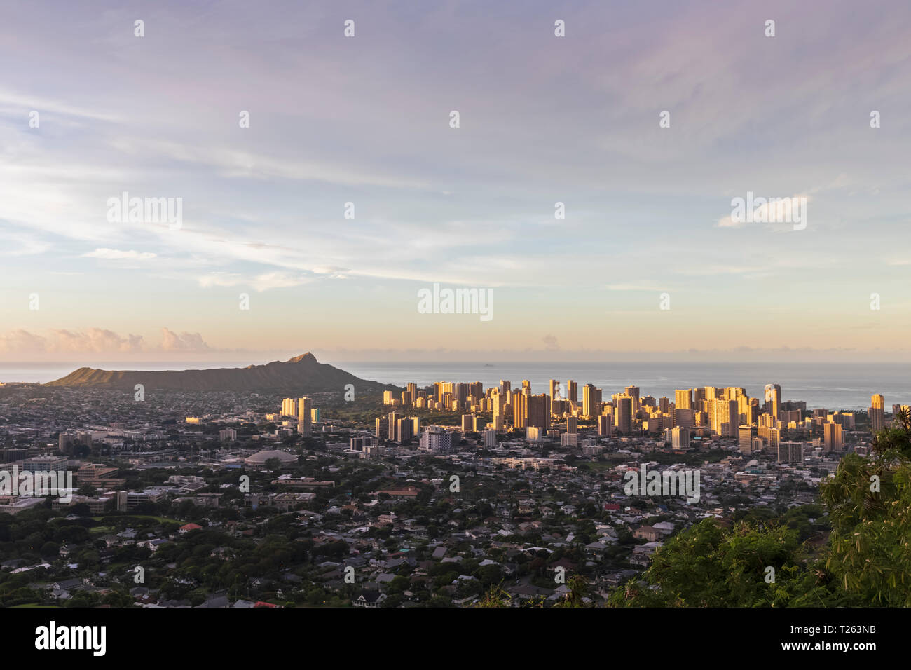 USA, Hawaii, Oahu, Puu Ualakaa State Park, Ansicht von Tantalus Suche nach Honolulu und Diamond Head. Stockfoto