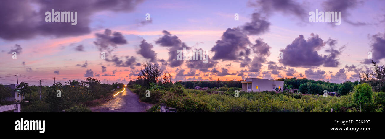 Dämmerung der Dong Hai Deich, Bac Lieu, Vietnam, Saturday‎, ‎March‎ ‎ ‎ ‎ 30, 2019 5:33 MORGENS Stockfoto