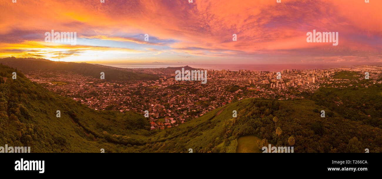 USA, Haswaii, Oahu, Honolulu, Ansicht von Tantalus Suche bei Sonnenaufgang, Puu Ualakaa State Park Stockfoto