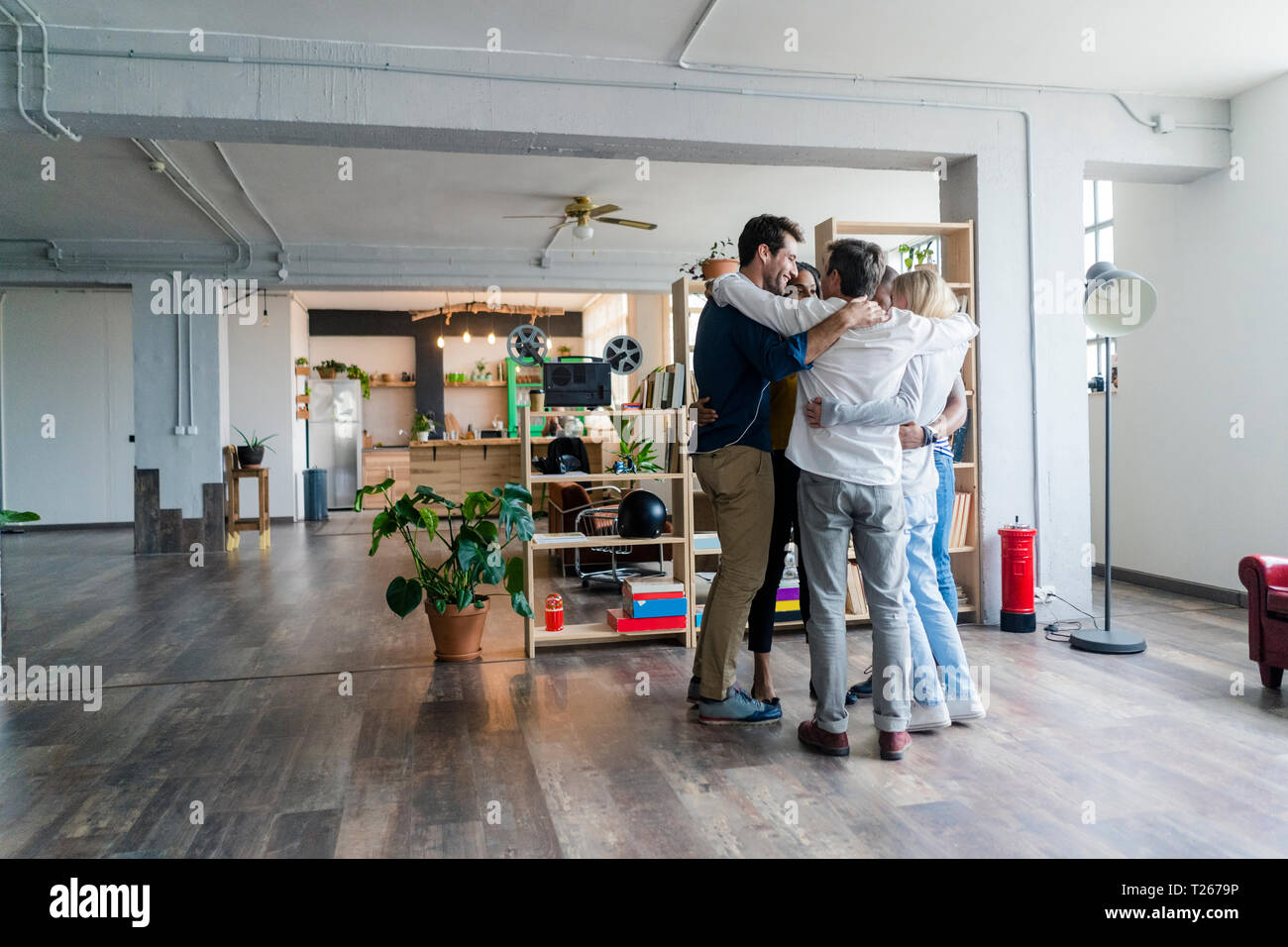 Business Team Scharen in loft Büro Stockfoto