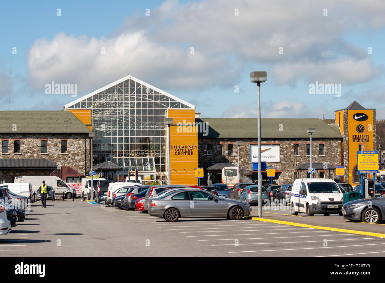 Busbahnhof Killarney und Parkplatz des Outlet Centre in Killarney, County Kerry, Irland Stockfoto