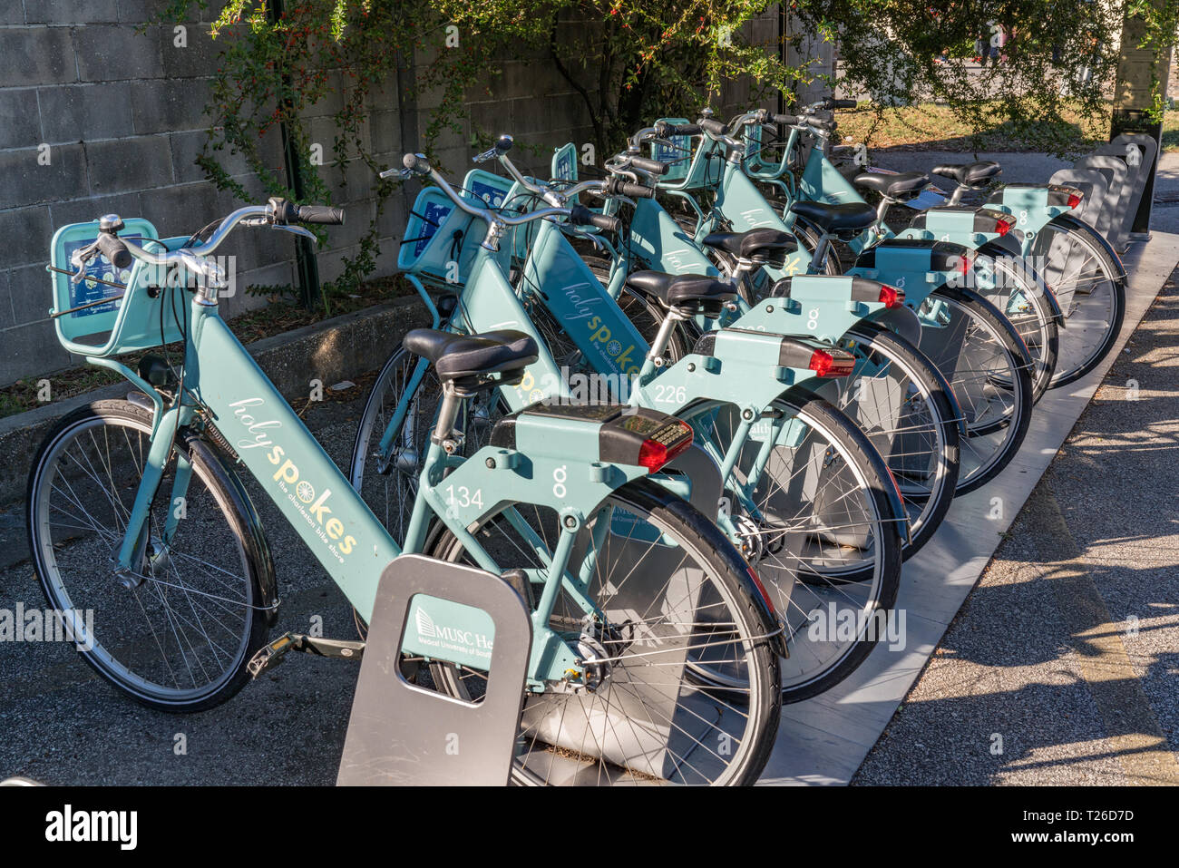 Charleston, SC - November 3, 2018: Heilige Speichen Fahrrad Teilen Station in der Innenstadt von Charleston in South Carolina Stockfoto