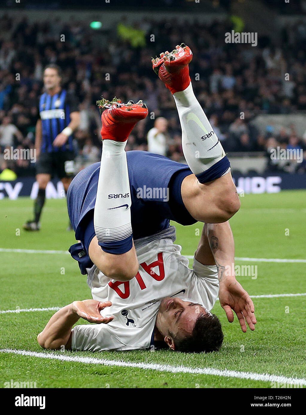 Tottenham Hotspur Dimitar Berbatov Kerben seine Seiten viertes Ziel während der legenden Test event Match bei Tottenham Hotspur Stadium, London. Stockfoto