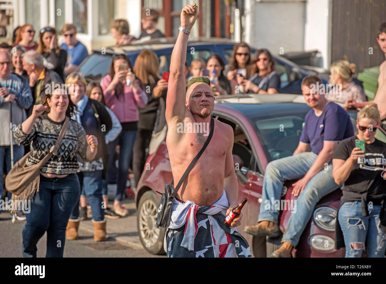 Essex, UK. Am 30. März 2019. Prodigy Fans geht es für die Beerdigung von Prodigy Sänger Keith Flint bei St Marys Kirche im Bocking, Essex heute. Credit: Phil Rees/Alamy leben Nachrichten Stockfoto