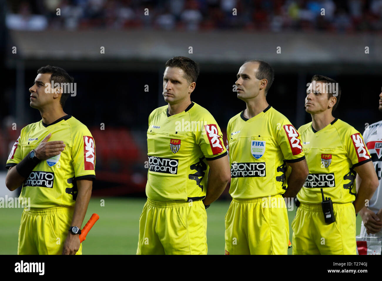 SÃO PAULO, SP - 30.03.2019: SÃO PAULO FC X PALMEIRAS - arbitro Vinicius Furlan und Assistenten Marcelo Carvalho Van Gasse und Danilo Ricardo Simon Manis während des Spiels zwischen São Paulo FC und Palmeiras gehalten am Estádio do Morumbi, São Paulo, SP. Das Spiel ist die erste gültige in der Paulista 2019 Halbfinale. (Foto: Ricardo Moreira/Fotoarena) Stockfoto