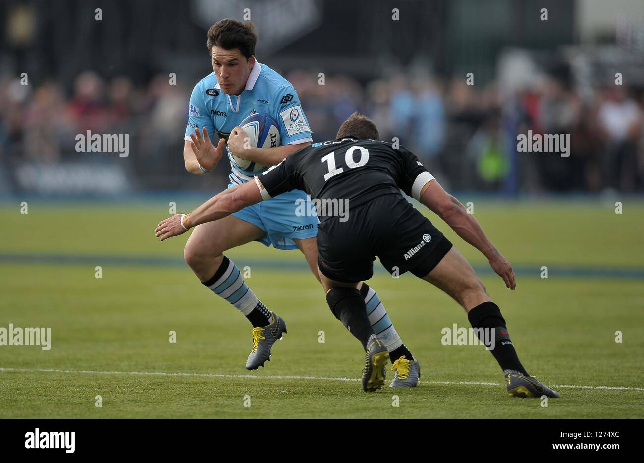 London, Großbritannien. Am 30. März 2019. Samuel Johnson (Glasgow Warriers) versucht zu gehen hinter Alex Goode (Sarazenen). Sarazenen v Glasgow Warriors. Viertelfinale. Heineken Champions Cup. Allianz Park. London. UK. 30.03.2019. Credit: Sport in Bildern/Alamy leben Nachrichten Stockfoto