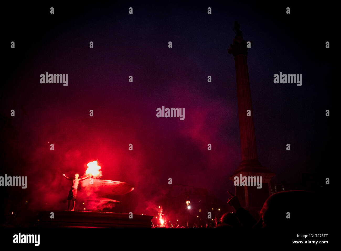 London, Großbritannien, 30. März 2019. Tausende von Sunderland Fans auf dem Trafalgar Square in London im Voraus ihre Checkatrade Trophäe Abstieg Finale gegen Portsmouth am Sonntag (c) Paul Swinney/Alamy leben Nachrichten Stockfoto