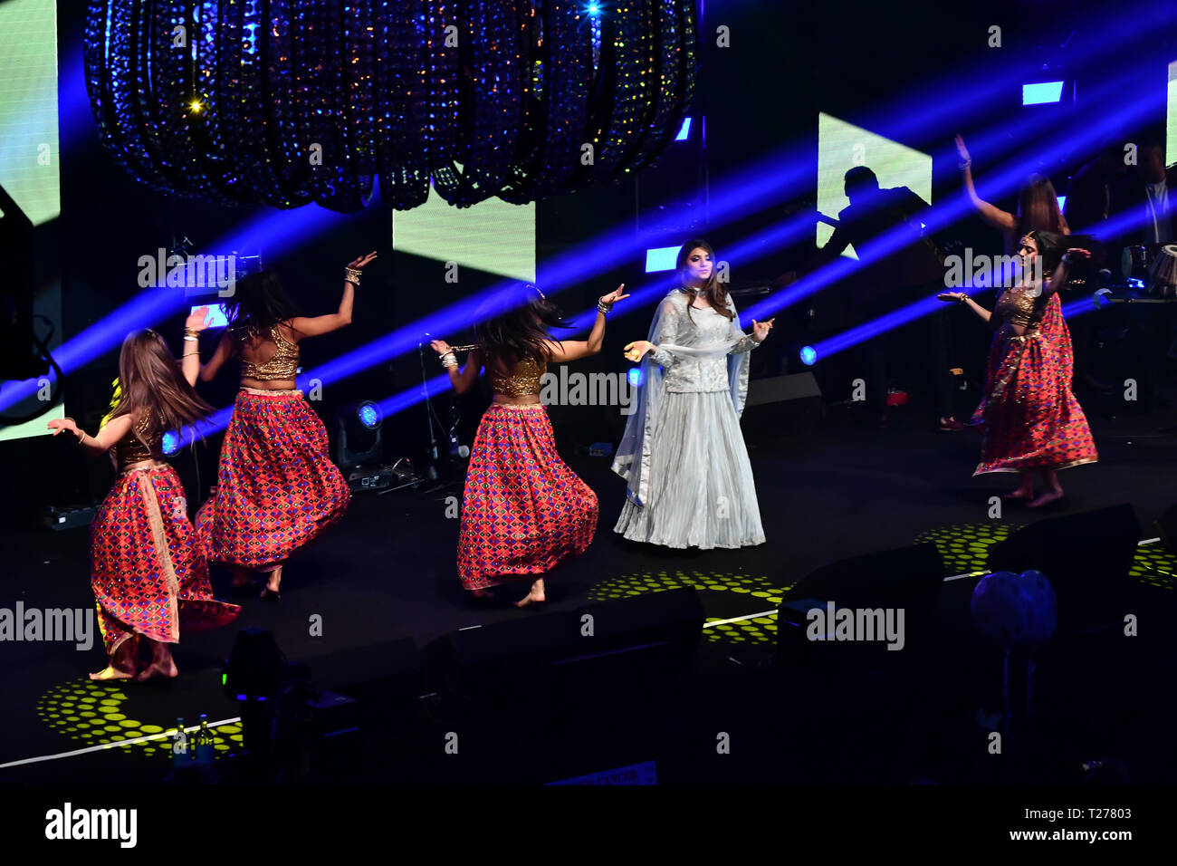 London, Großbritannien. Am 30. März 2019. Harpz Kaur Preforms bei der BritAsiaTV präsentiert Kuflink Punjabi Film Awards 2019 im Grosvenor House, Park Lane, London, Vereinigtes Königreich. 30. März 2019 Bild Capital/Alamy leben Nachrichten Stockfoto