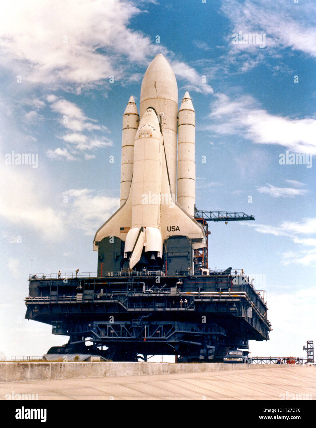 Space Shuttle Orbiter Enterprise an einen externen Kraftstofftank und zwei Solid Rocket Booster auf einem Mobile Launcher Plattform verknüpft. 1980 Stockfoto