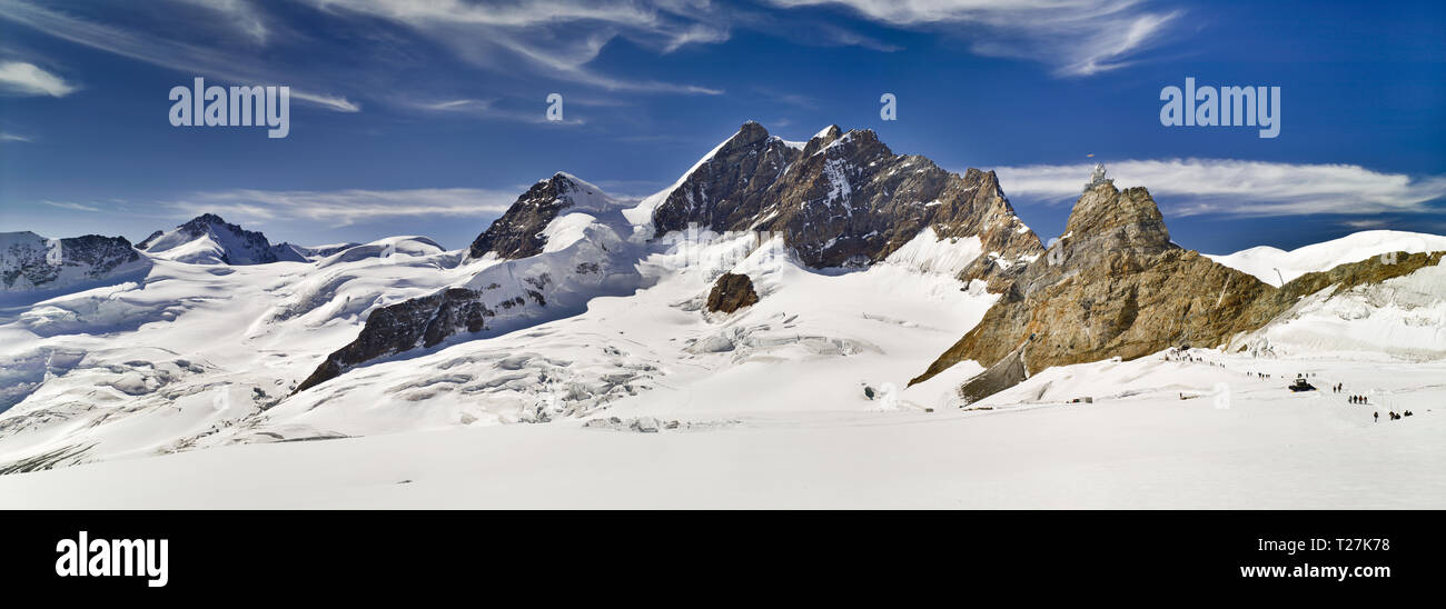 Jungfraujoch Berge und Gletscher, Schweiz. Panoramablick auf die Landschaft. Stockfoto