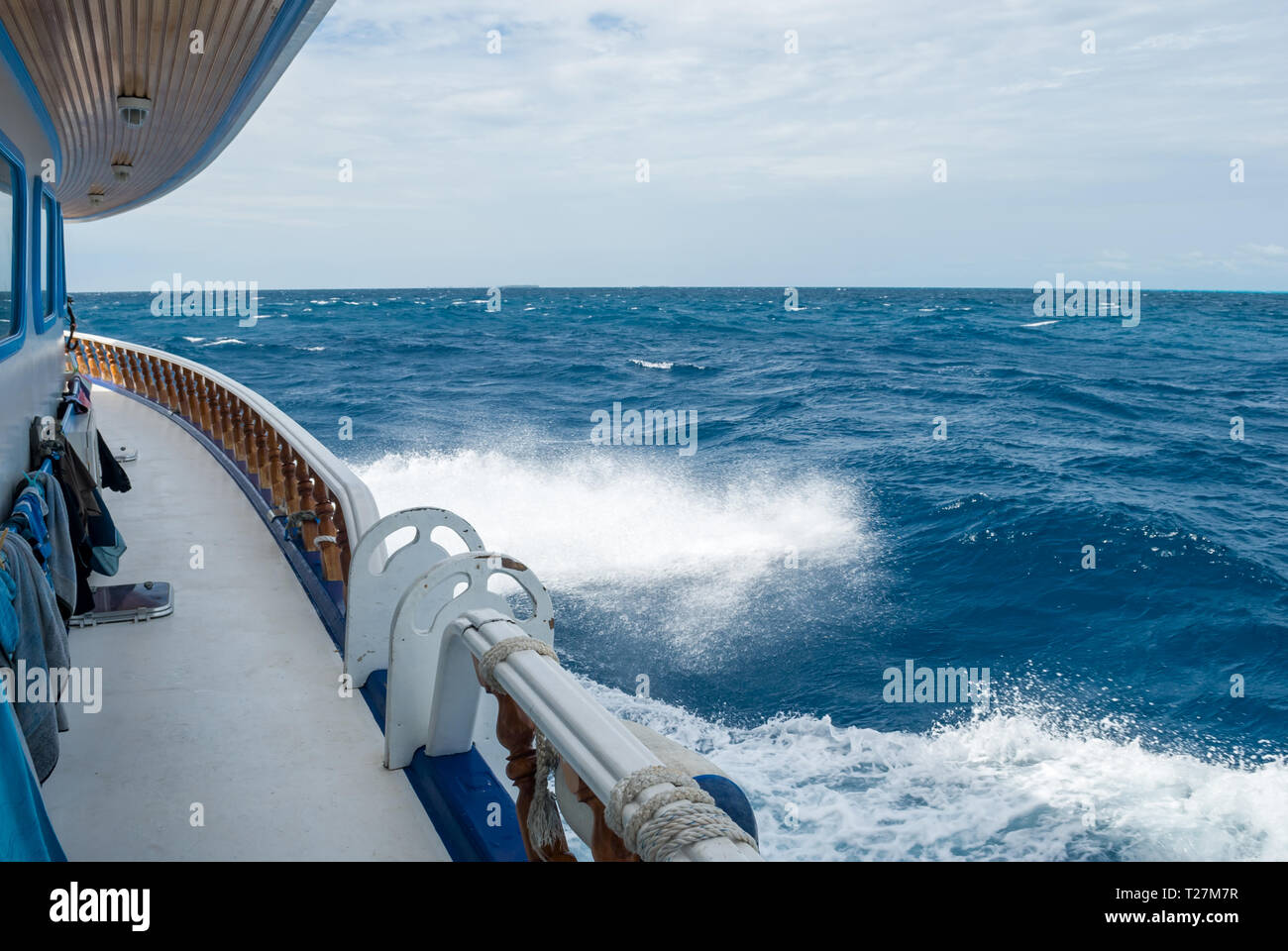 Rauhe See vom Boot Deck, Malediven Stockfoto