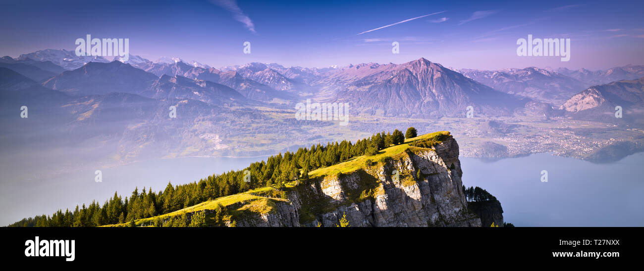 Panoramablick auf den idyllischen Berglandschaft der Alpen, Schweiz Stockfoto