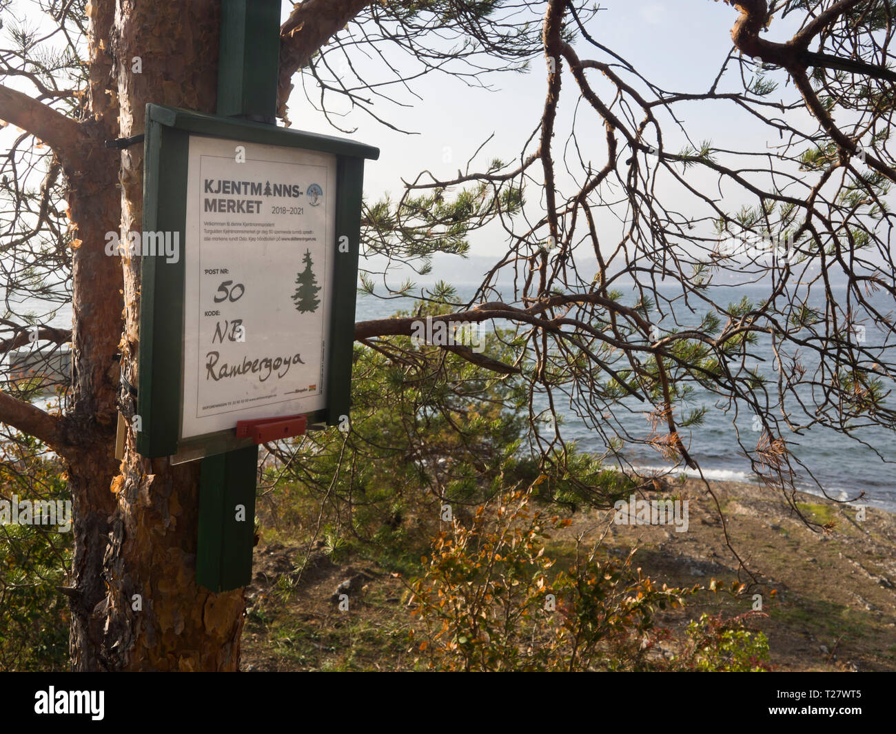 Kjentmannsmerket, einem beliebten Orientierung Wettbewerb für Wanderer in und um Oslo Norwegen, Station No. 50 bei Rambergoya Insel im Oslofjord Stockfoto