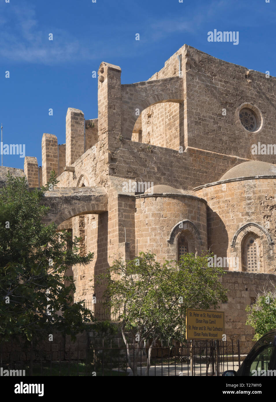 Ehemalige Kirche der Hll. Peter und Paul jetzt genannt Sinan Pasa Moschee in Famagusta Zypern, für Konzerte und Veranstaltungen genutzt Stockfoto