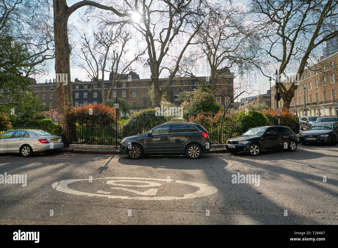 Connaught Dorf - Einzelhandel Luxus Hyde Park Estate Viertel an einem sonnigen Tag in London, Vereinigtes Königreich Stockfoto