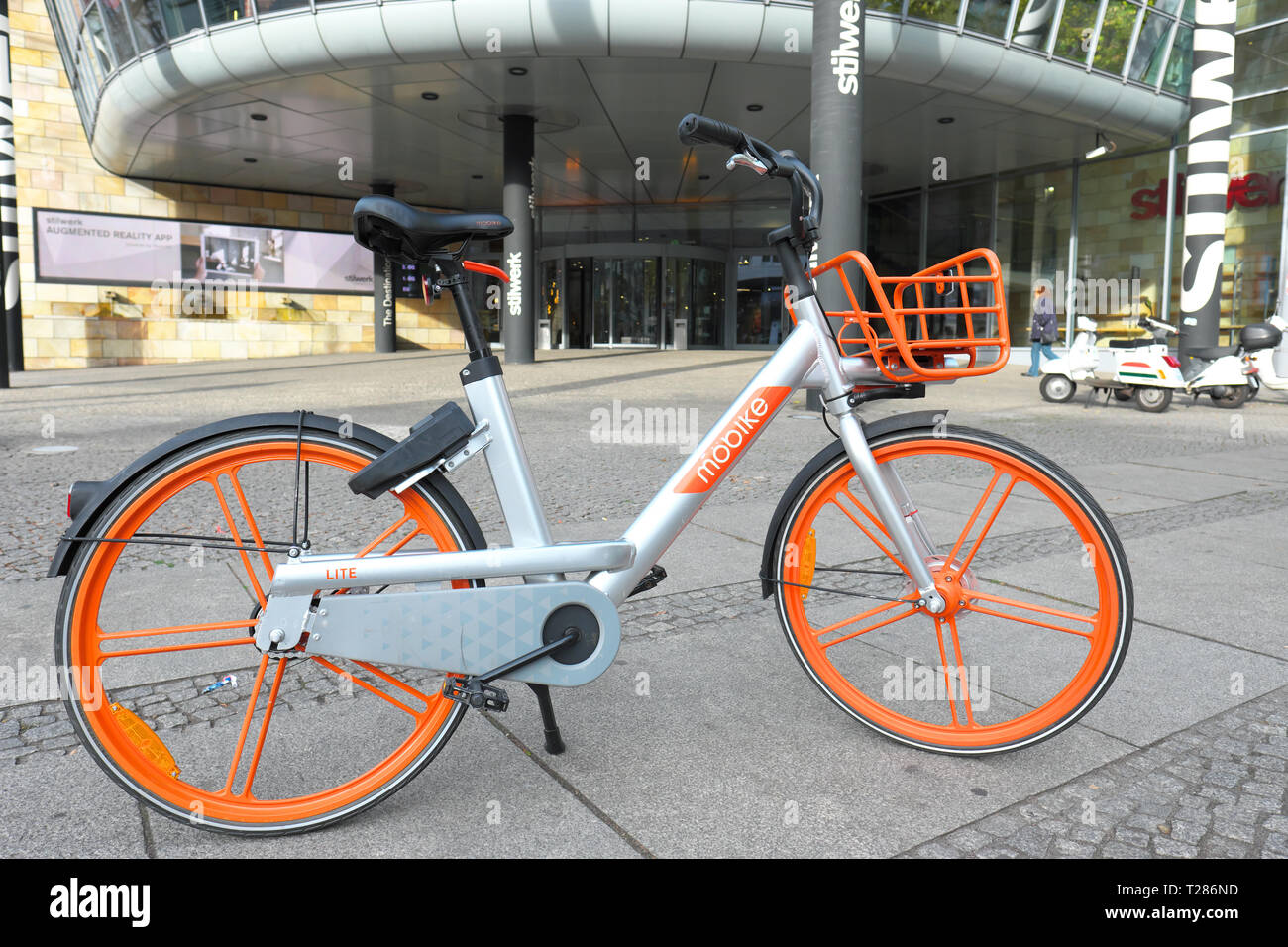 Mobike Bike-sharing Fahrrad Regelung in Berlin Deutschland im November 2018 Stockfoto