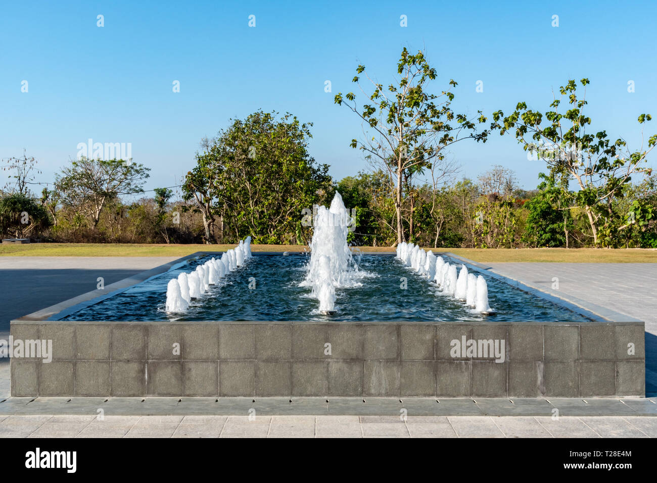 Die GWK, Bali/Indonesien - 10/30/2018 Brunnen an der (GWK) Garuda Wisnu Kencana Cultural Park - Bali Stockfoto