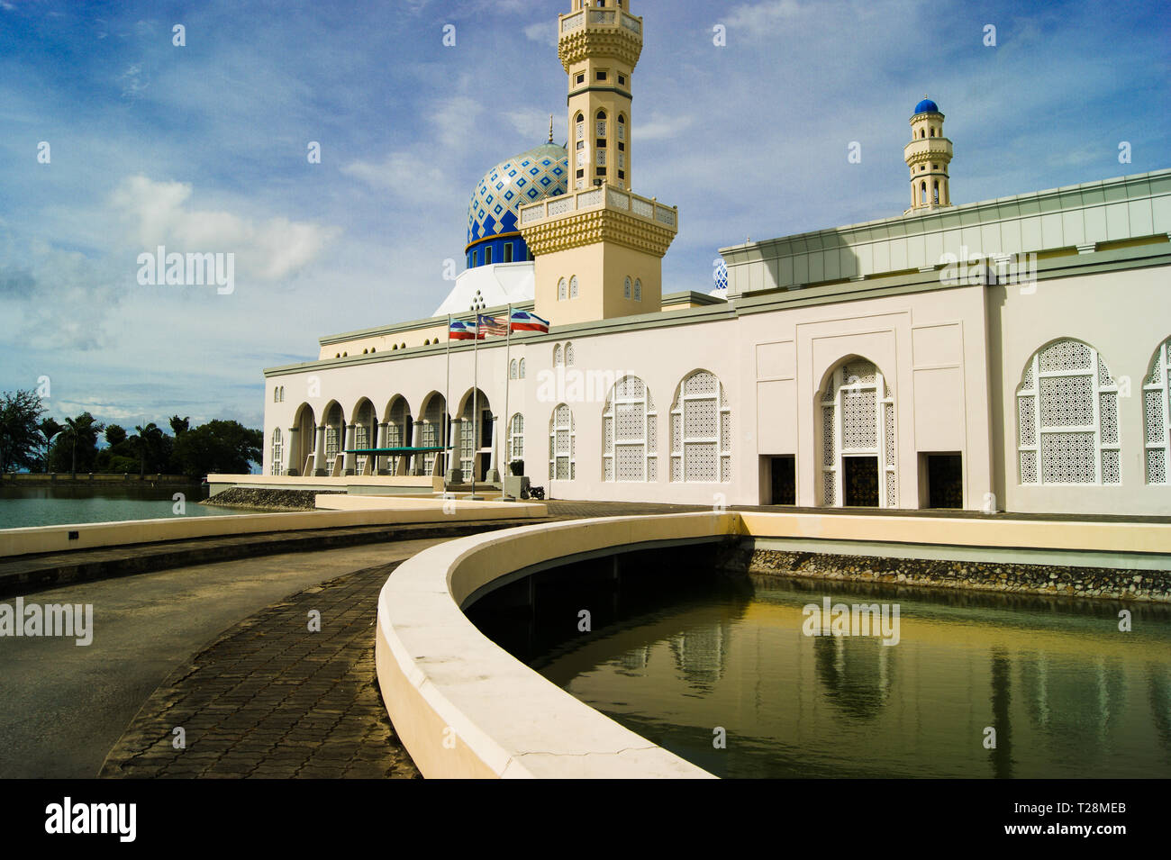 Kota Kinabalu, Sabah, Malaysia - 12. November 2012: Masjid Bandaraya Kota Kinabalu ist der zweite große Moschee in Kota Kinabalu, Sabah, Malaysia Stockfoto