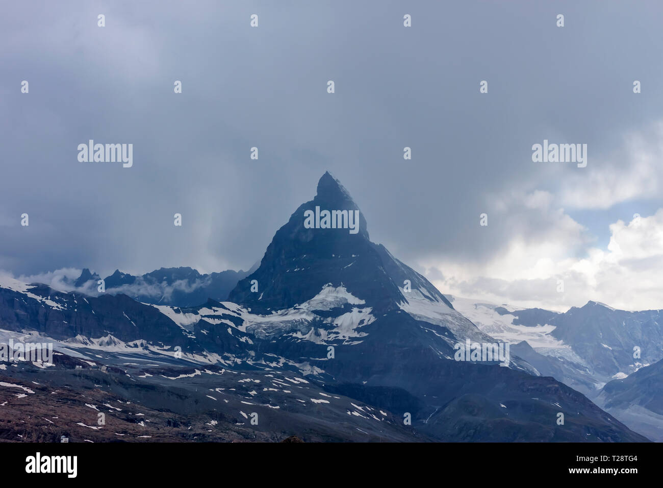 Sommer Landschaft mit Blick aufs Matterhorn Berg- und Gletscherwelt der Schweiz Alpen Stockfoto