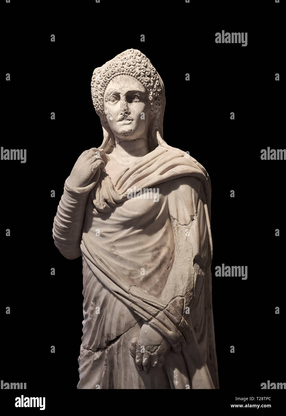 Römische Statue von Demiougous, 2. Jahrhundert n. Chr. von Hierapolis. Hierapolis Archäologie Museum, Türkei. Gegen einen schwarzen Hintergrund Stockfoto