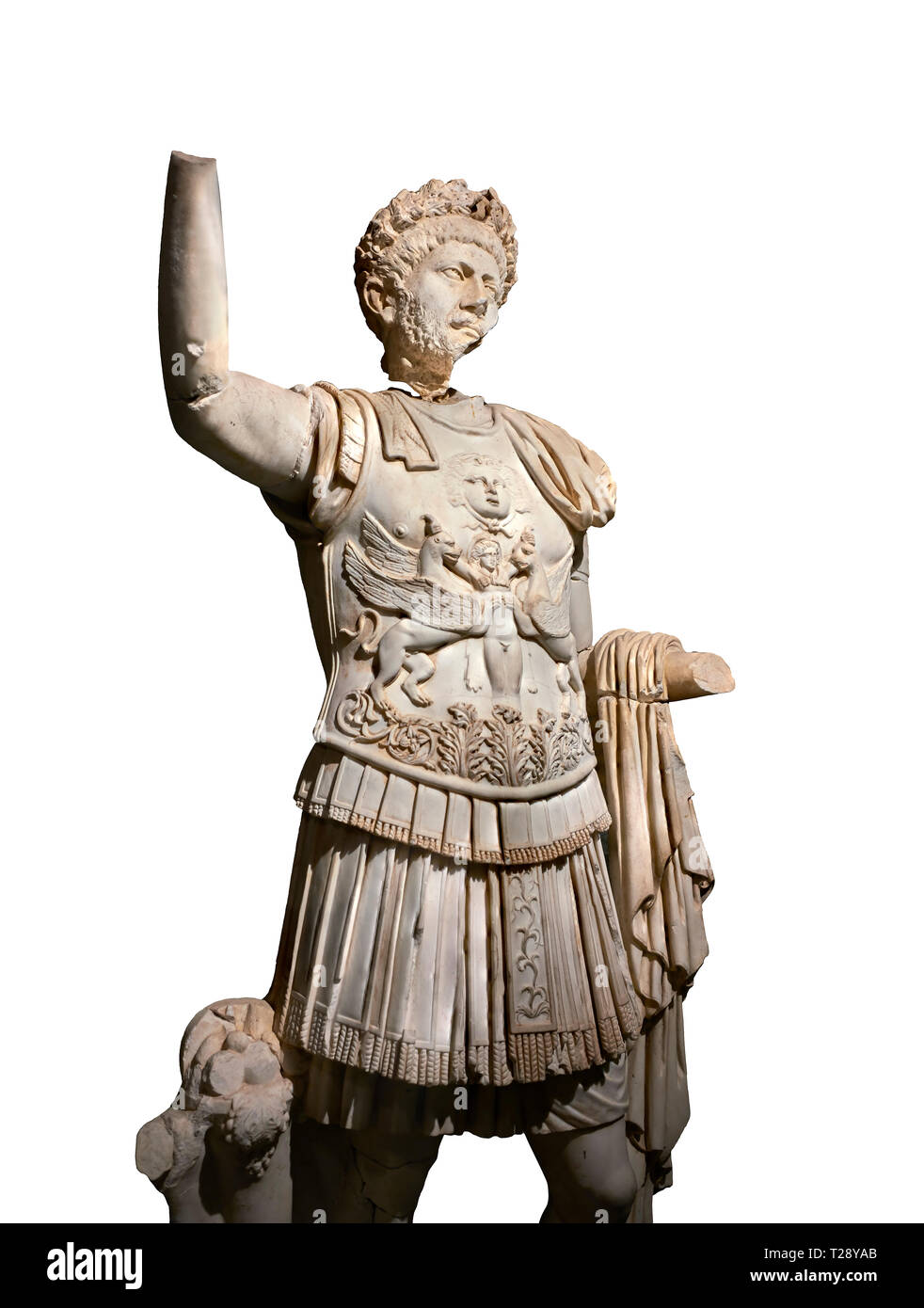 Römische Statue von Kaiser Trajan. Marmor. Perge. 2. Inv.-Nr.. Das Archäologische Museum von Antalya; Türkei. Vor einem weißen Hintergrund. Stockfoto