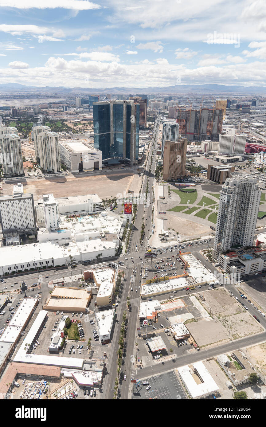 Vogelperspektive auf den Las Vegas Strip während des Tages vom Stratosphere Hotel & Tower Stockfoto