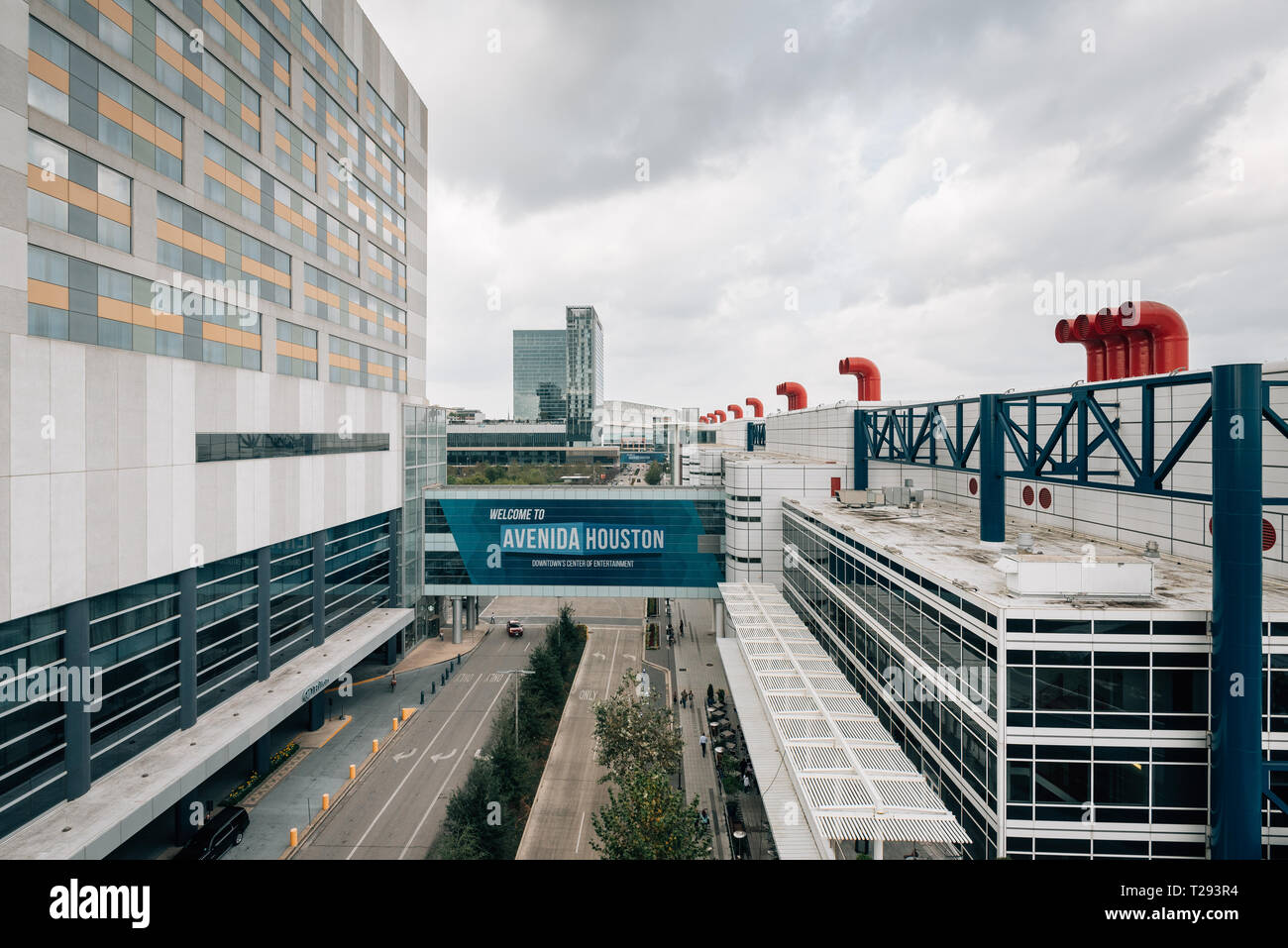 Avenida Houston und dem George R. Brown Convention Center in Houston, Texas Stockfoto