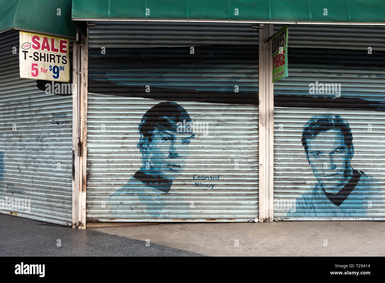 LOS ANGELES - Malerei von Star Trek Charaktere Spock und Captain Kirk auf den Auslöser eines Souvenir shop auf dem Hollywood Boulevard. Stockfoto