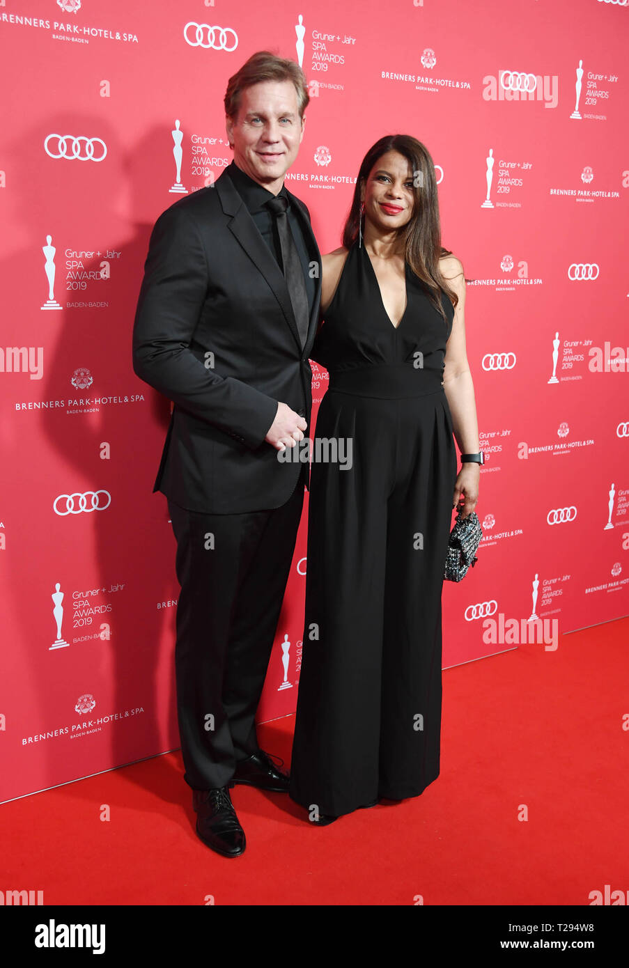 Baden Baden, Deutschland. 30 Mär, 2019. Thomas Heinze kommt mit seiner Frau Jackie Brown auf die Präsentation der Gruner und Jahr SPA Awards 2019 in der Brenner's Park - Hotel & Spa in Baden-Baden. Credit: Uli Deck / dpa/Alamy leben Nachrichten Stockfoto